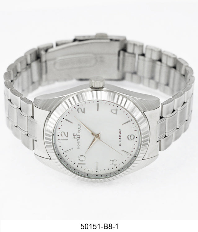 5015 - Reloj con banda de metal en caja